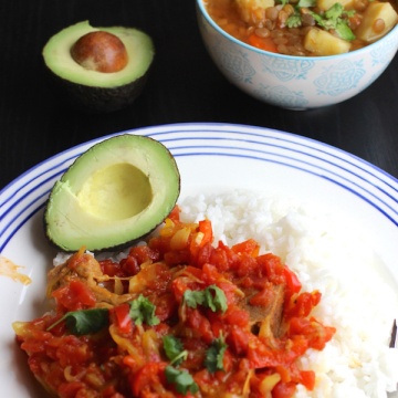 Chuletas de Cerdo a la Criolla (Pork Chops in Creole Sauce)|mycolombianrecipes.com