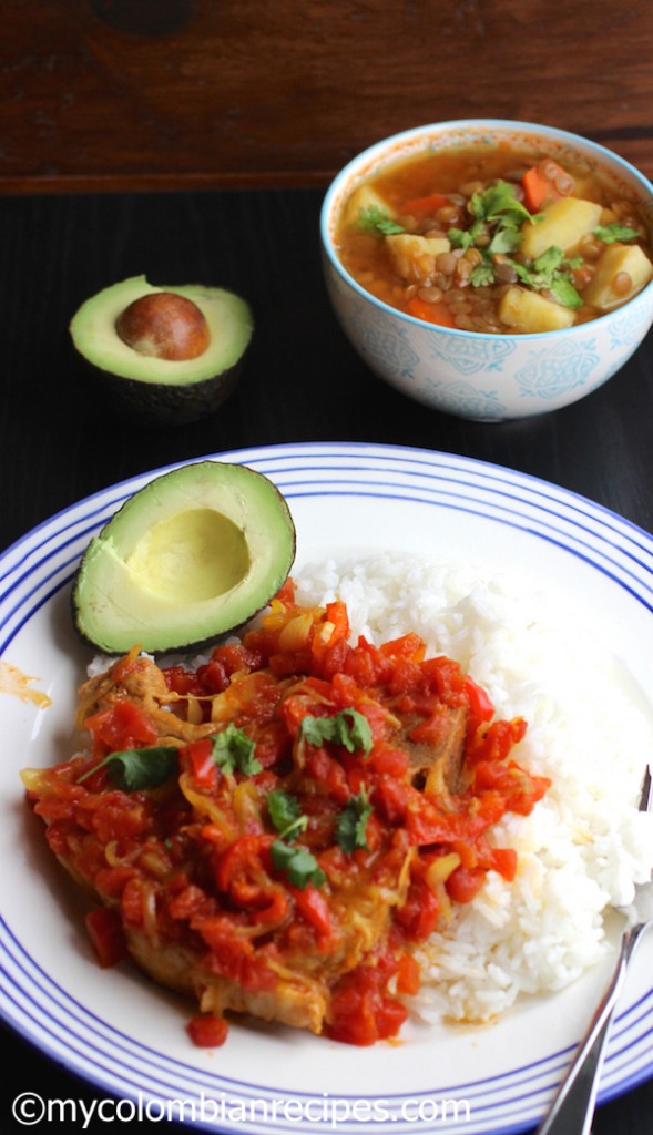 Chuletas de Cerdo a la Criolla (Pork Chops in Creole Sauce)|mycolombianrecipes.com