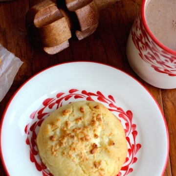 Garullas (Corn Meal and Fresh Cheese Bread) |mycolombianrecipes.com