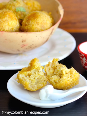 Jujú (Green Plantain and Cheese Balls) |mycolombianrecipes.com