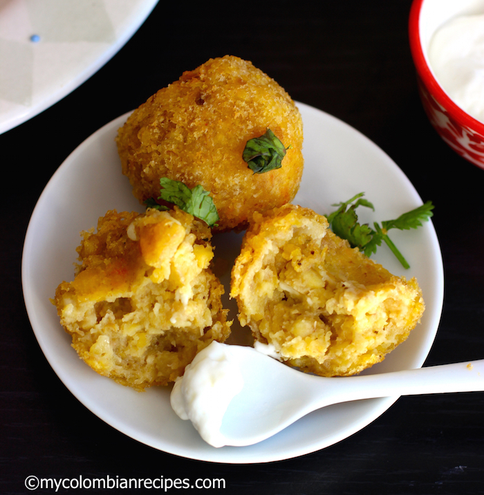 Jujú (Green Plantain and Cheese Balls)