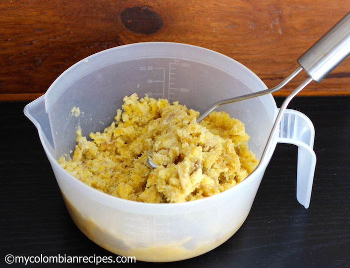 Jujú (Green Plantain and Cheese Balls)