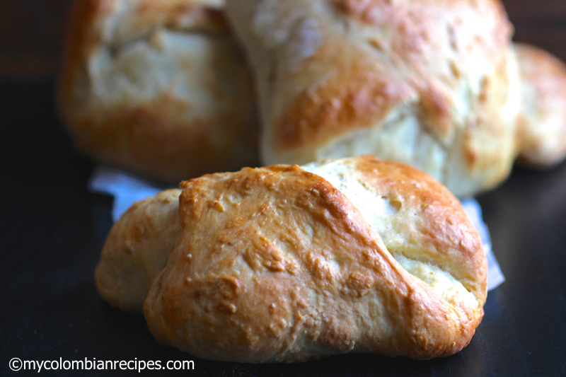 Mogolla Chicharrona (Crispy Pork Belly Stuffed Bread) |mycolombianrecipes.com