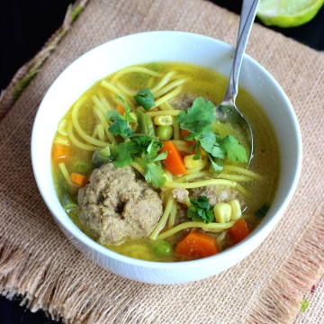 Sopa de Fideos con Albóndigas (Spaghetti and Meatballs Soup) |mycolombianrecipes.com