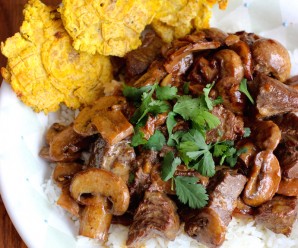 Carne con Champiñones (Beef with Mushrooms) |mycolombianrecipes.com