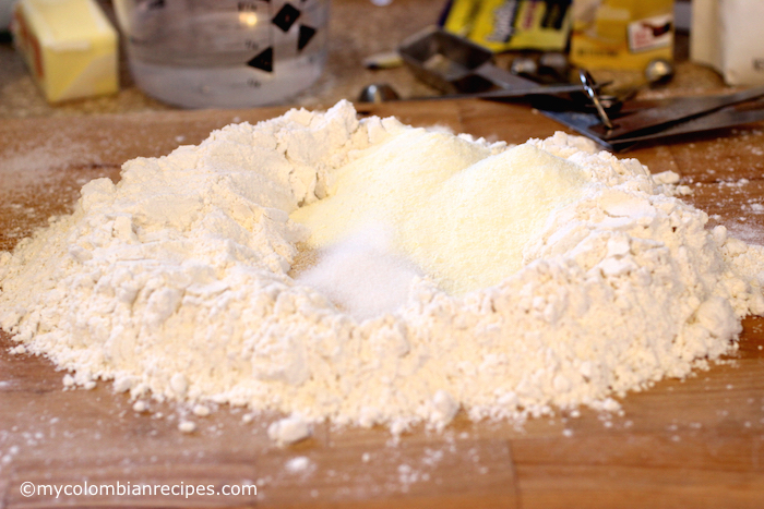 Pan Aliñado Colombiano (Seasoned Colombian Bread)