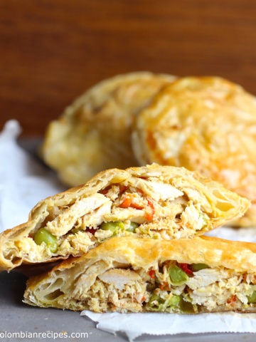 Pasteles de Pollo con Verduras (Colombian-Style Chicken Pastries) |mycolombianrecipes.com