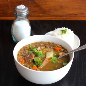 Sopa de Lentejas con Carne (Lentils and Beef Soup) |mycolombianrecipes.com