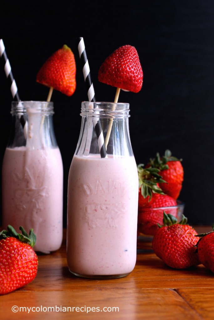 resa Colada (Strawberry Colada) |mycolombianrecipes.com