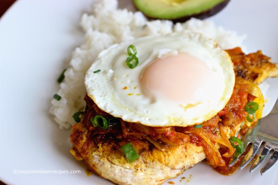 Pollo a la Criolla a Caballo (Chicken with Colombian-Style Creole Sauce)