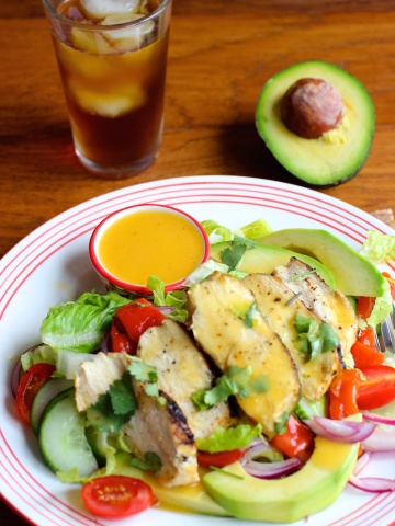 Grilled Chicken Salad with Mango Chipotle Dressing |mycolombianrecipes.com