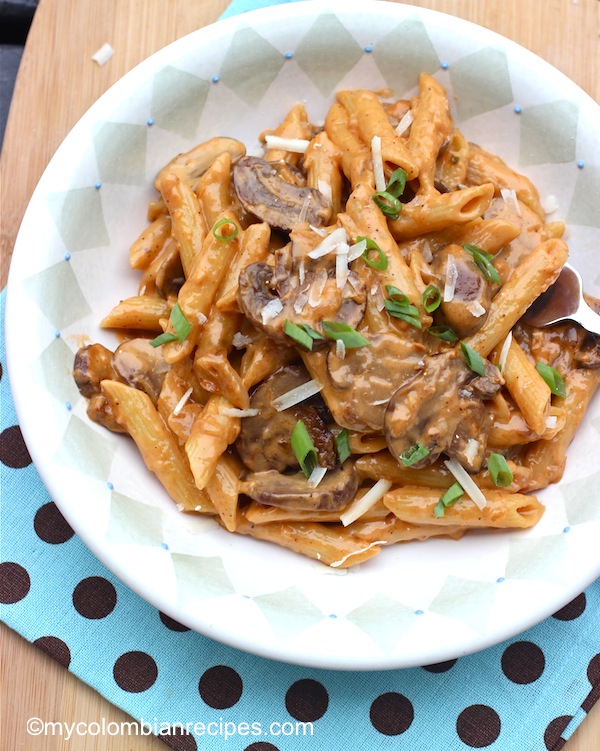 Pasta con Salsa de Champiñones|mycolombianrecipes.com