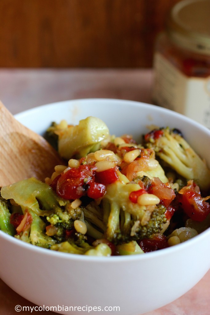 Broccoli with Roasted Red Pepper and Onion |mycolombianrecipes.com