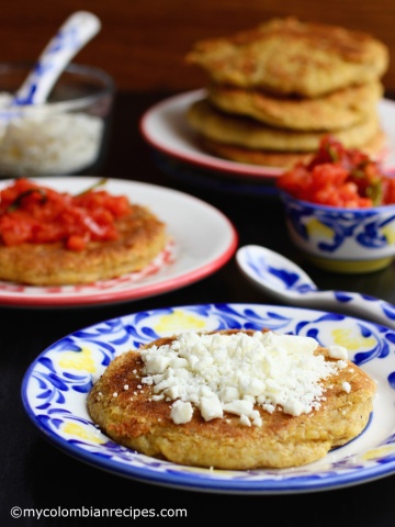 Arepas de Plátano Verde (Green Plantain Arepas) |mycolombianrecipes.com