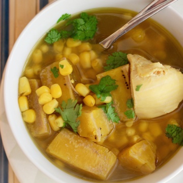 Sopa de Pollo y Plátano Verde (Chicken and Green Plantain Soup) |mycolombianrecipes.com