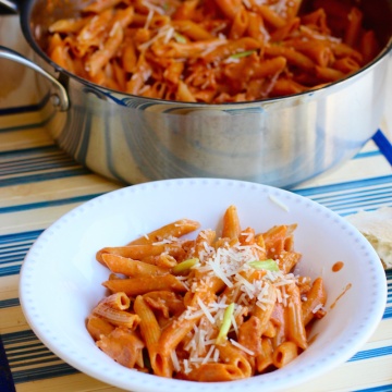 One-Pot Creamy Pasta with Bacon and Chorizo |mycolombianrecipes.com