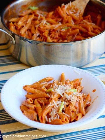 One-Pot Creamy Pasta with Bacon and Chorizo |mycolombianrecipes.com