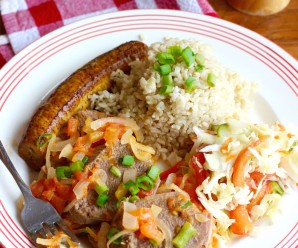 Lengua en Salsa Criolla (Colombian-Style Tongue with Creole Sauce) |mycolombianrecipes.com