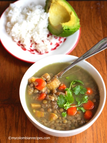 Sopa de Lentejas con Plátano Verde (Green Plantain and Lentil Soup) |mycolombianrecipes.com