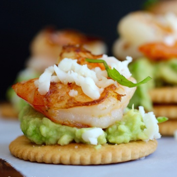 Avocado and Garlic Shrimp Bites