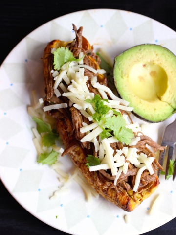 Plátano Relleno de Carne Desmechada (Ripe Plantain Stuffed with Shredded Beef)