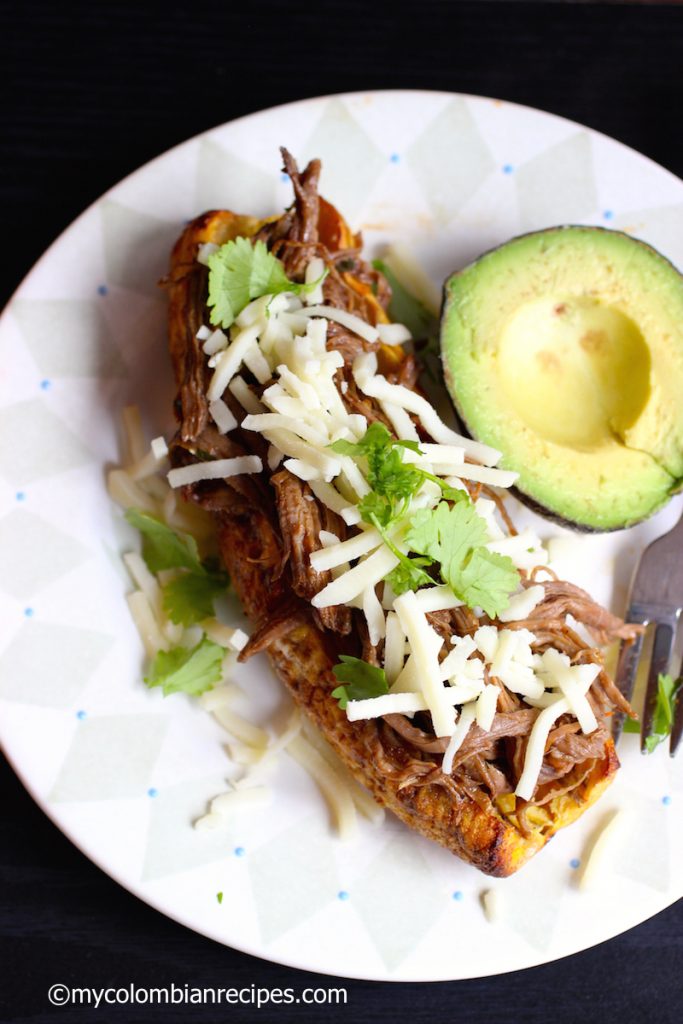 Plátano Relleno de Carne Desmechada (Ripe Plantain Stuffed with Shredded Beef) 