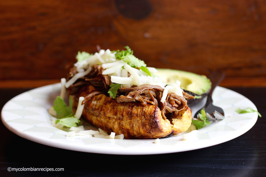 Plátano Relleno de Carne Desmechada (Ripe Plantain Stuffed with Shredded Beef) 