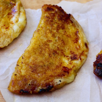 Empanadas de Plátano Maduro (Ripe Plantain Empanadas with Cheese)