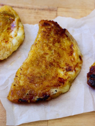 Empanadas de Plátano Maduro (Ripe Plantain Empanadas with Cheese)