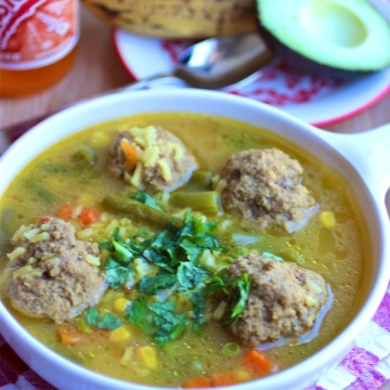 Sopa de Arroz con Albóndigas