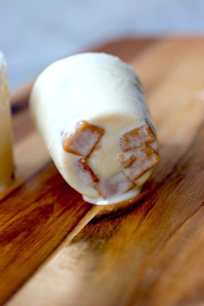 Paletas de Queso con Bocadillo de Guayaba Cremosas